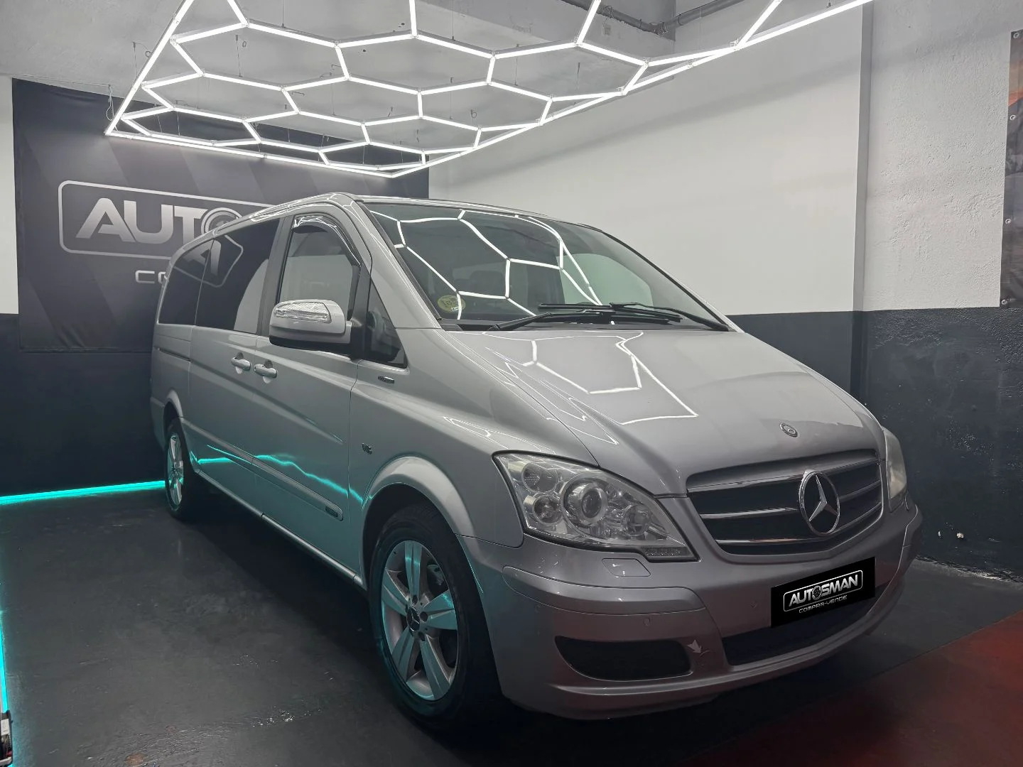 MERCEDES-BENZ Viano 3.0 CDI Trend Larga 2011 Diésel Gris - Motor